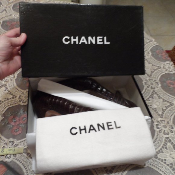 Chanel Brown Crocodile Leather Classic Heeled Pumps Size 7 1/2M - Picture 15 of 16